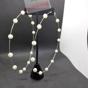 Pearl and silver wire earrings